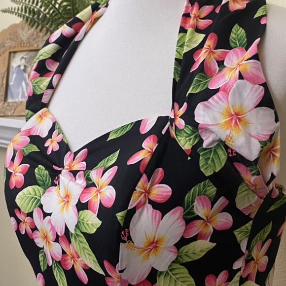 Vivien Holloway halter dress - Picture 4 of 5